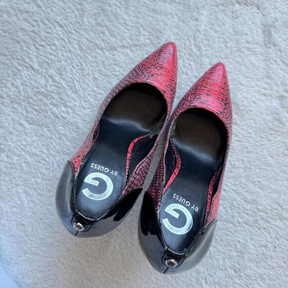 Guess Women's Black and Pink Courts - Picture 5 of 6